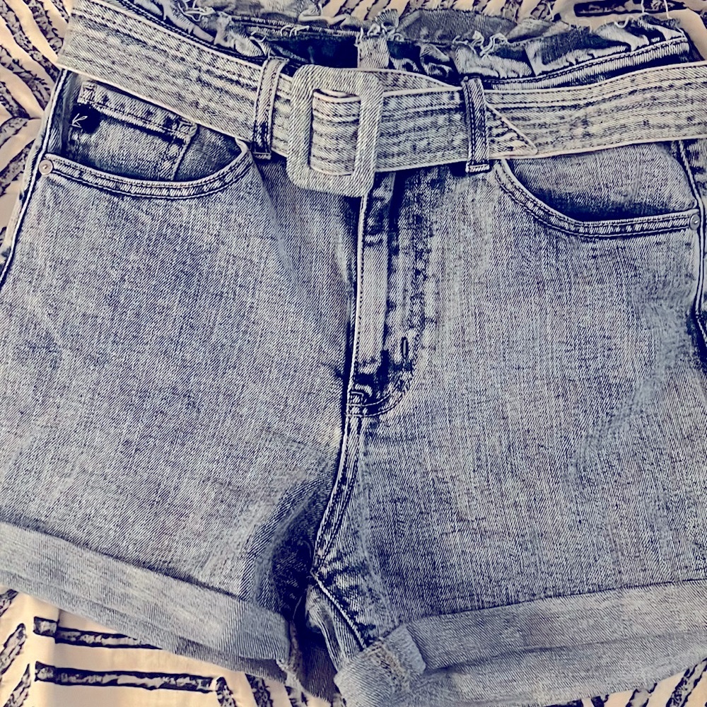 Kancan acid wash high waisted shorts with belt